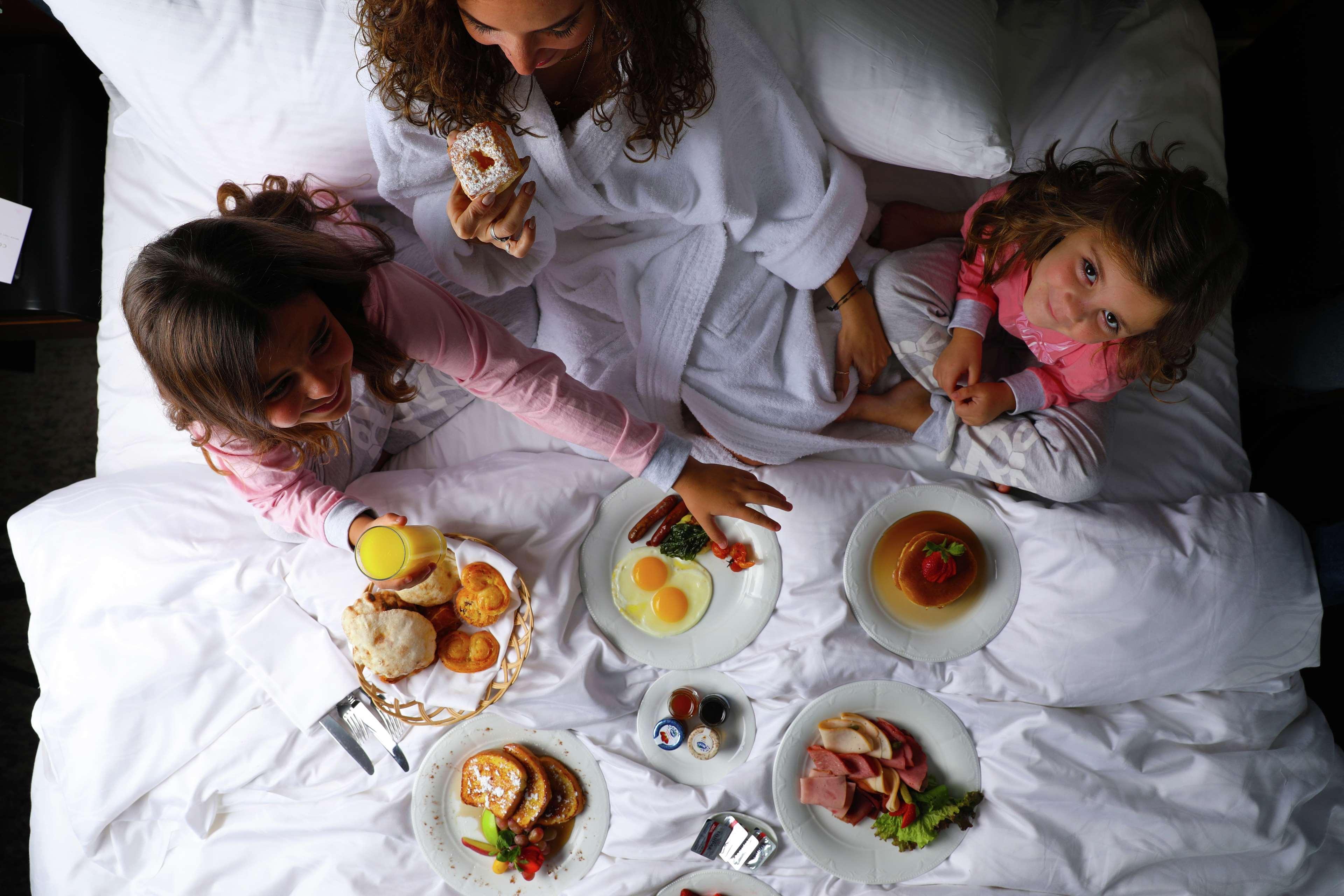 Sofitel Cairo Downtown Nile Hotel Exterior photo A family breakfast