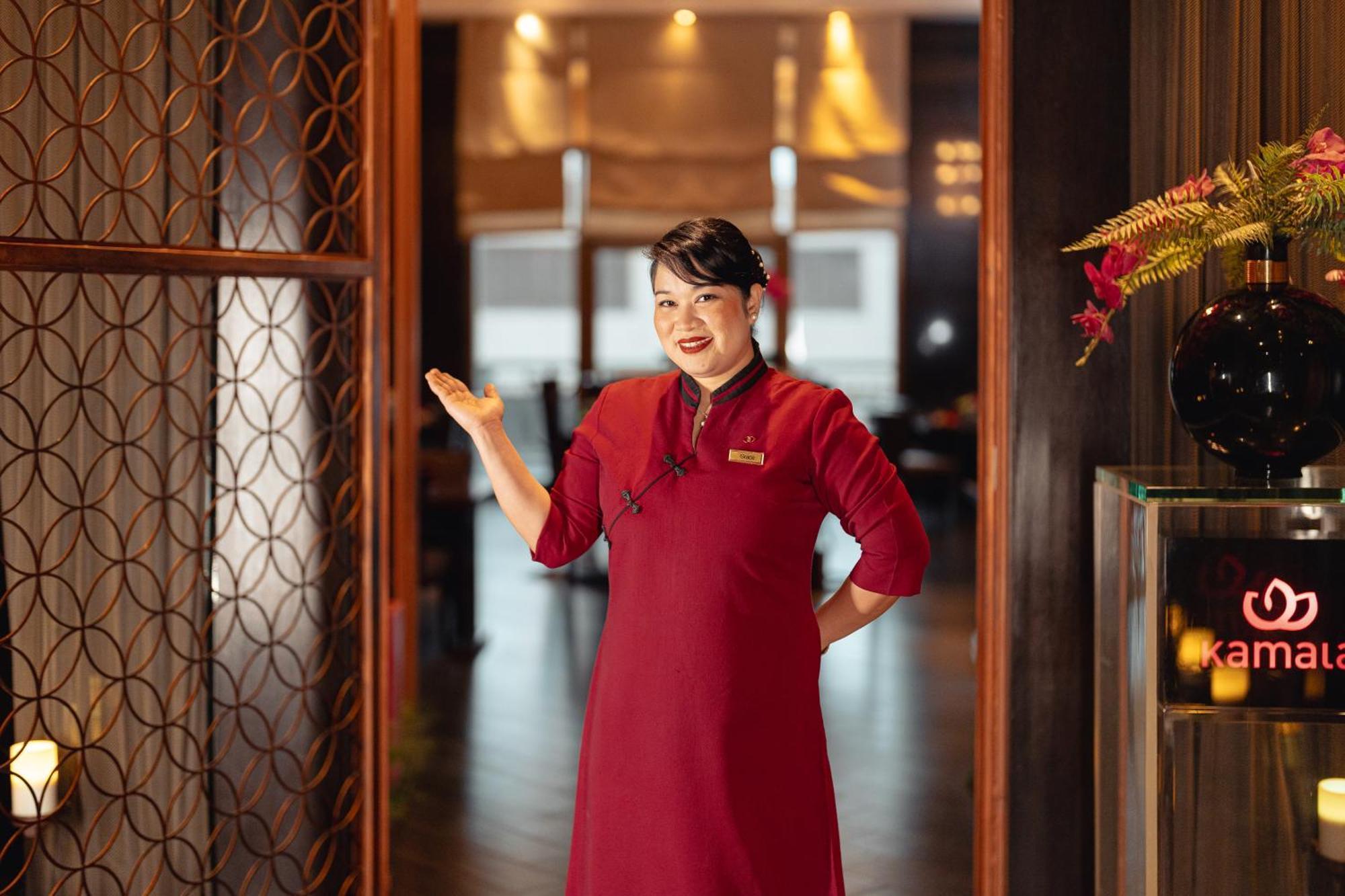 Sofitel Cairo Downtown Nile Hotel Exterior photo A hotel hostess in Vietnam